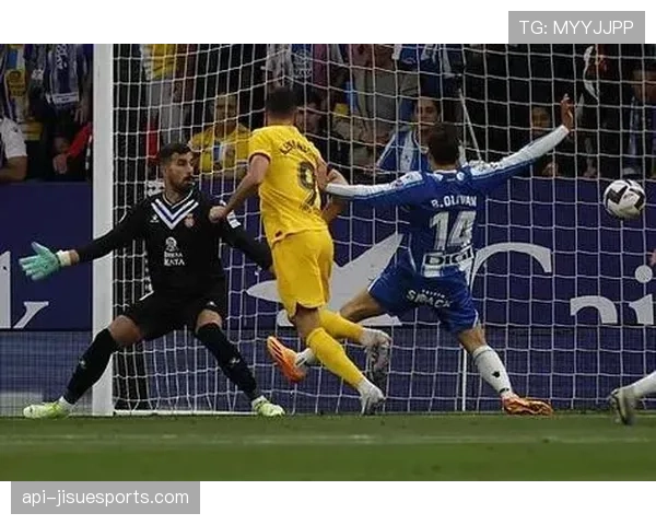 西甲射手榜：多夫比克20球领跑，莱万、何塞卢紧随其后